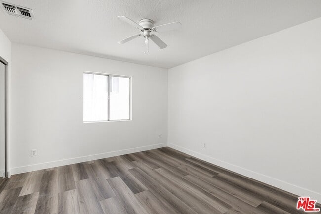 Building Photo - 6616 Sylmar Ave