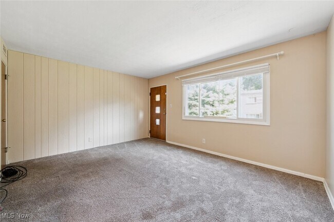 Building Photo - 215 Dalepark Dr