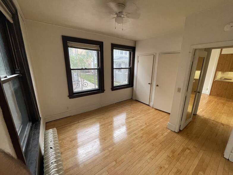 Building Photo - 612 Howard Plz