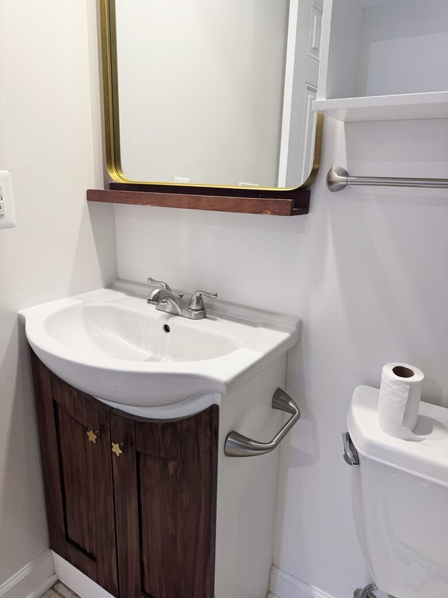 Building Photo - 2242 Ontario Rd NW