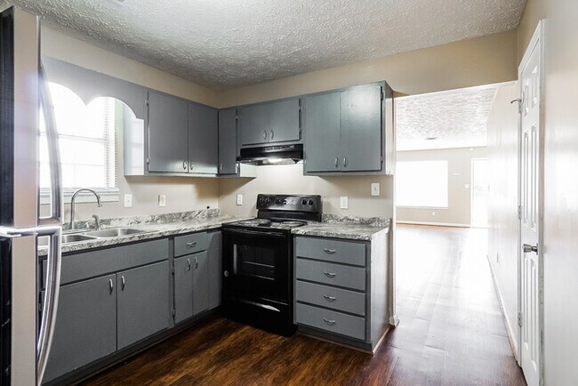 Building Photo - 2332 2nd Ave S