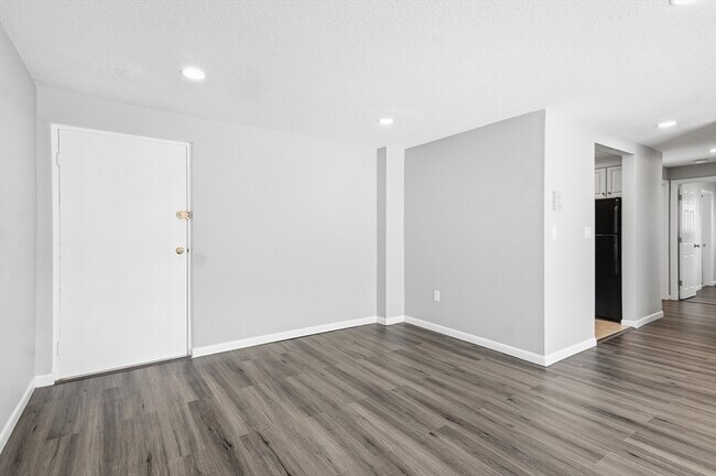 Building Photo - 18 Fountain Ln