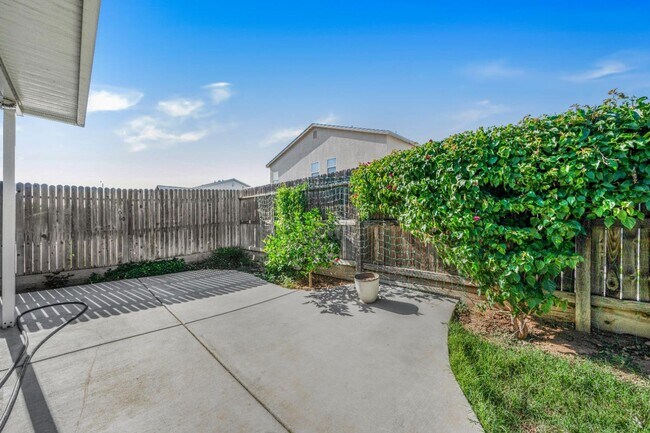 Building Photo - Newly Built Lennar Home in Northwest Fresno