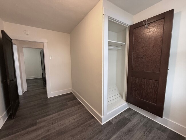 Building Photo - Updated 3BR 1 bath house with off street p...