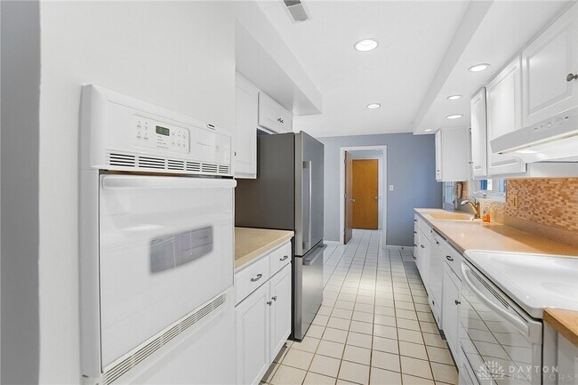 Building Photo - 1033 Georgian Dr