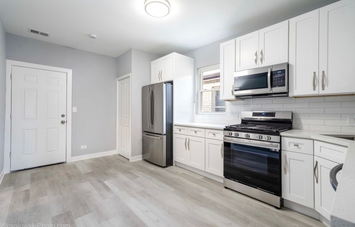 Building Photo - 4816 N Kilpatrick Ave