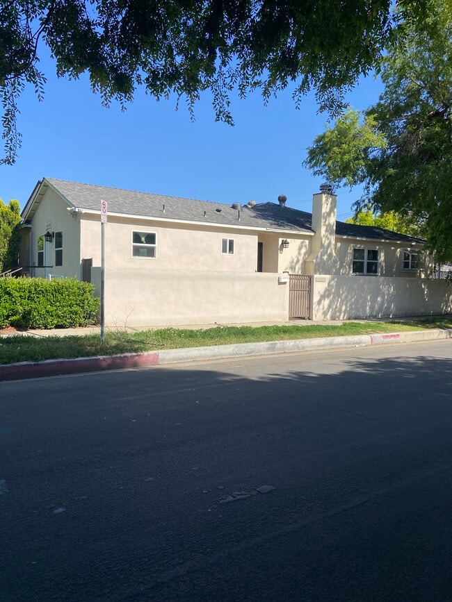 Building Photo - 14260 McCormick St