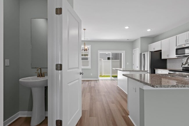 Building Photo - Coastal Townhouse For Rent!