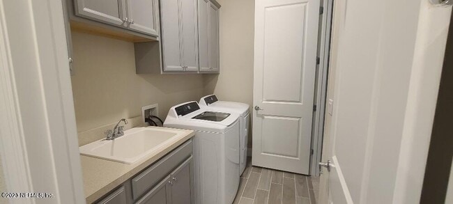 Building Photo - 206 Calliel Wy