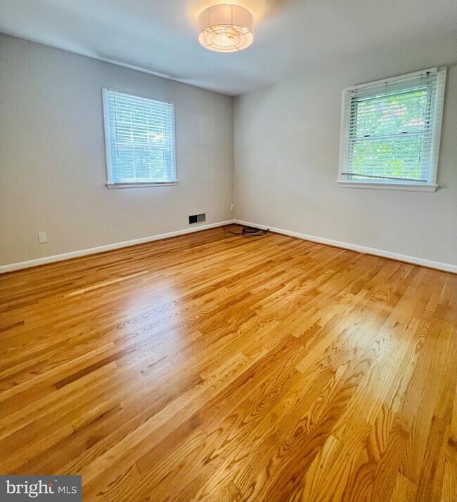 Building Photo - 407 Anderson Ave