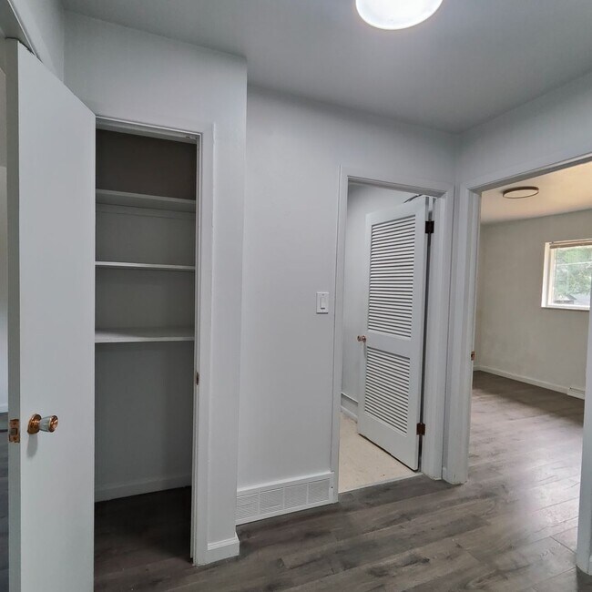 Building Photo - 2 Bedroom in North Boulder Triplex