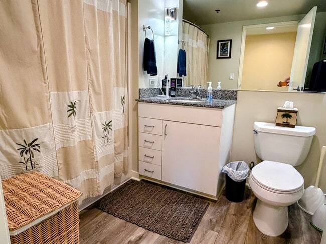 Building Photo - 425 W Beech St