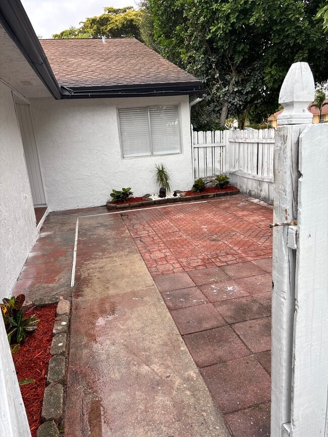 Building Photo - 12341 Westhampton Cir