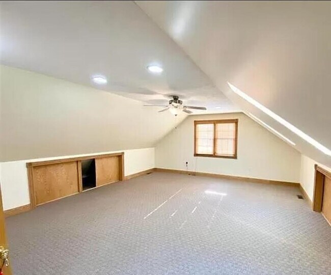 Building Photo - 1556 Shagbark St