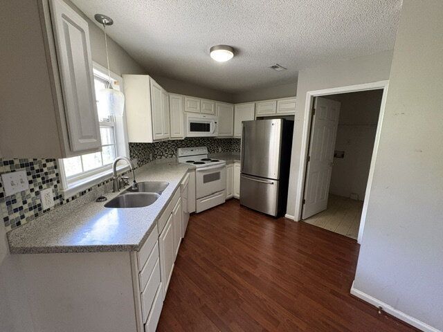 Building Photo - 2502 Bluff View Ct