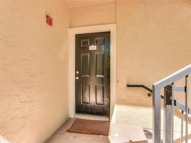 Building Photo - 9525 N Capital of Texas Hwy
