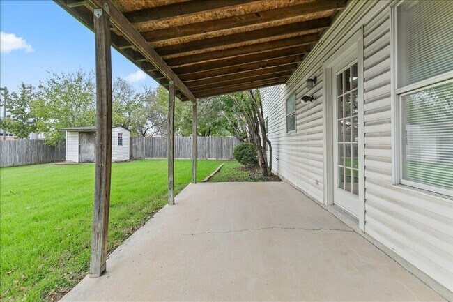 Building Photo - 3920 Malibu Sun Dr