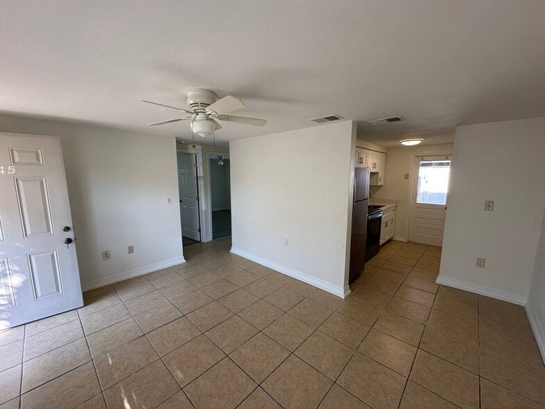 Building Photo - 445 90th Ave N