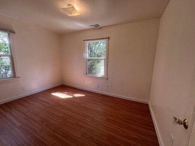 Building Photo - Charming 2 Bedroom, 1 Bath House with Fenced Yard, Carport & Laundry Hookups
