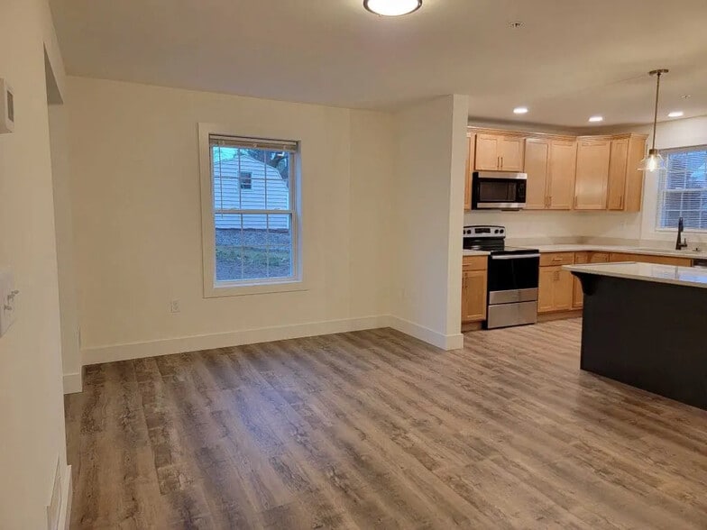 Building Photo - 16 Burk Ct