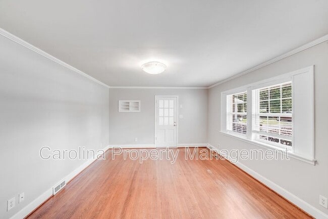 Building Photo - 2417 Laburnum Ave