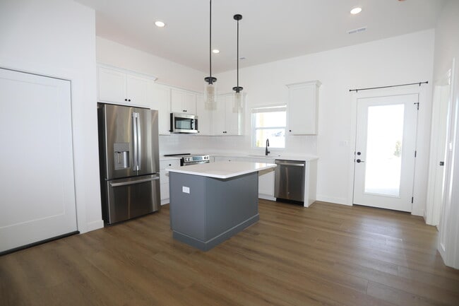 Building Photo - 4400 Royal County Rd