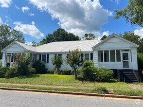 Building Photo - Cozy 2-Bedroom Duplex in Talladega