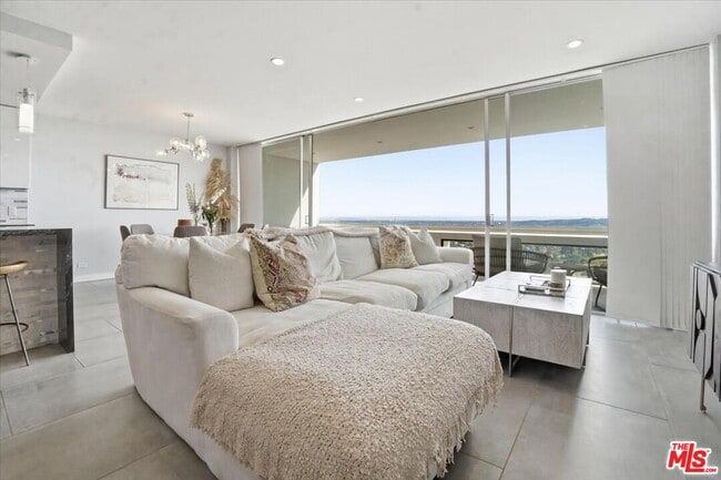 Building Photo - 2222 Ave of the Stars