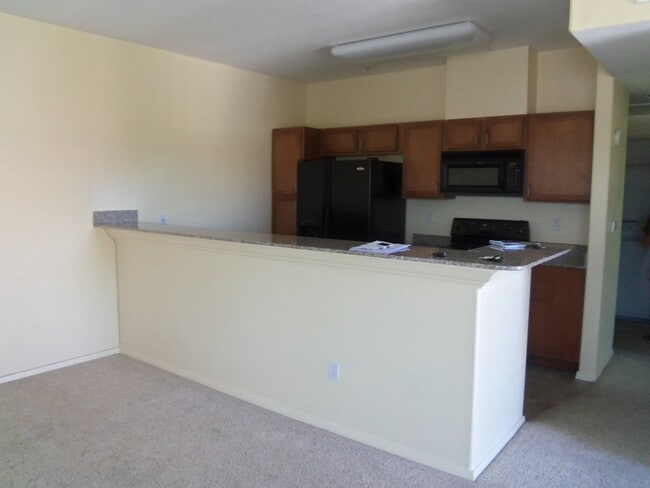 Building Photo - Adorable Upstairs 1/1 Condo (North Natomas...