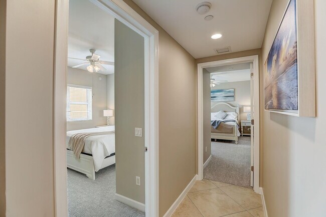 Building Photo - 2650 Lake Shore Dr