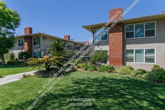 1001 Exterior - 1001-1005 W Huntington Dr