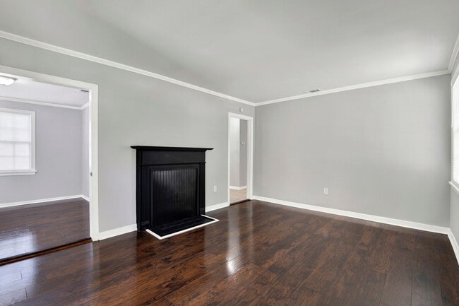 Building Photo - 2215