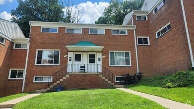 Building Photo - Arlington 3 Level Rowhouse