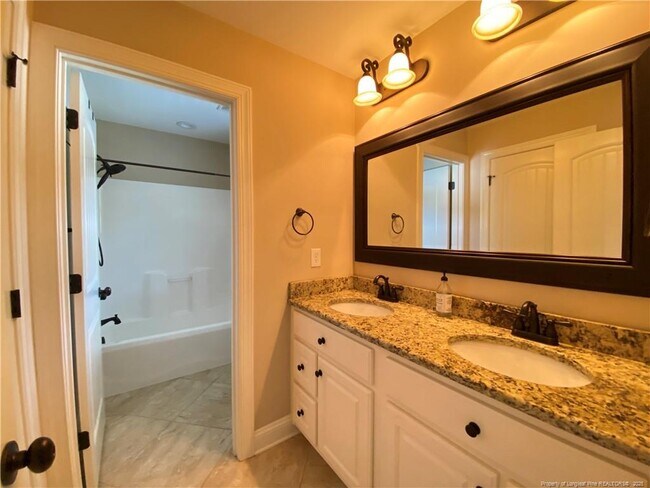 Building Photo - 484 Crown Point