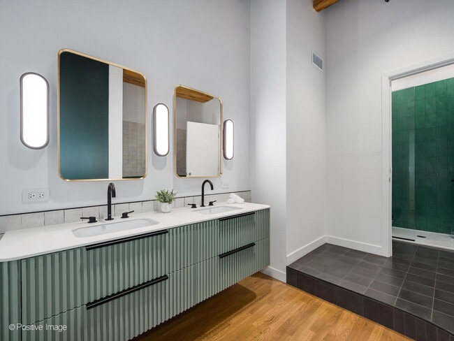 Building Photo - 312 N May St