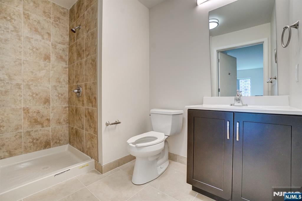 Building Photo - 69 Main St