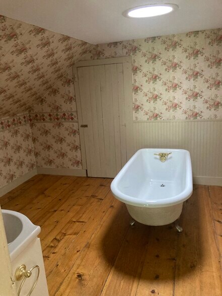 Bathroom 2 Upstairs - 176 Bagley Hill Rd