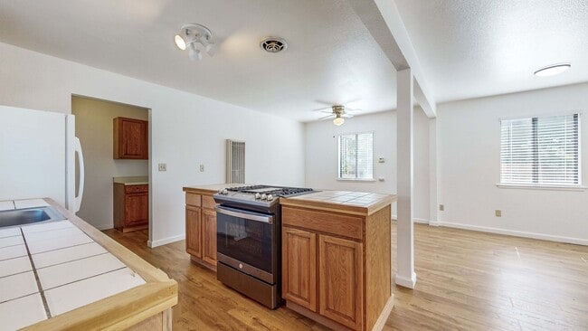 Building Photo - Charming 1 bedroom 1 bath Single Family home in Healdsburg! Water included!