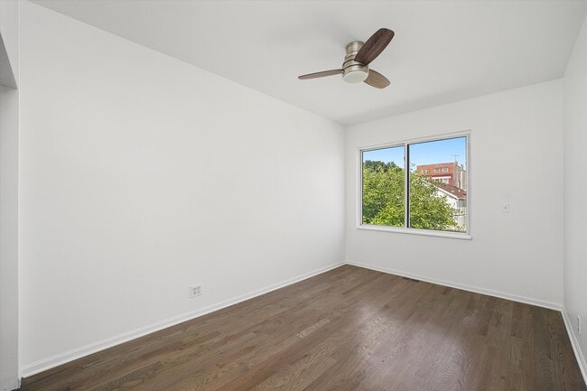 Building Photo - 1156 W 19th Pl