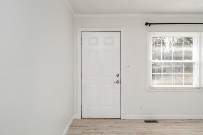 Building Photo - 331 Sarvis Dr