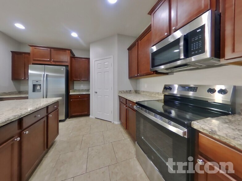 Building Photo - 18024 W Post Dr