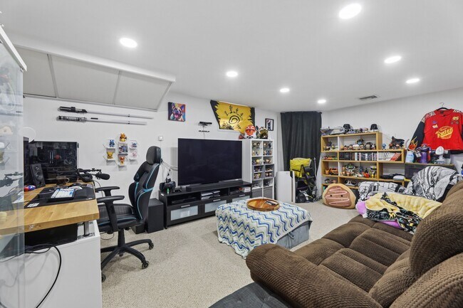 Building Photo - 52 Hillside Ave