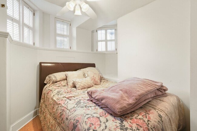 Building Photo - 296 Marlborough St