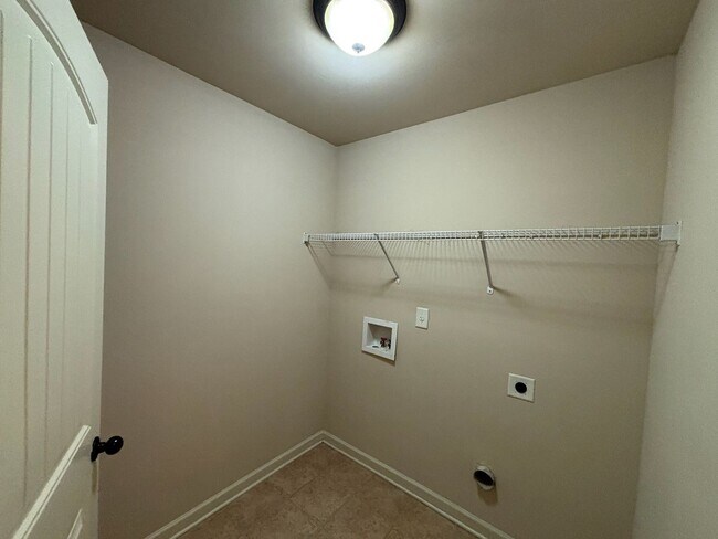 Building Photo - 1322 Ingersoll Dr