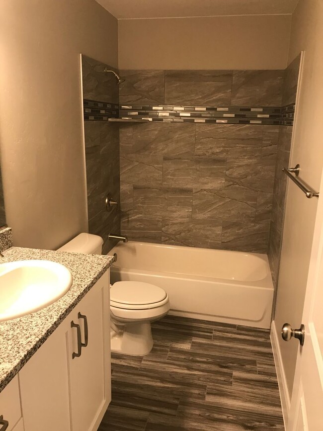 Building Photo - Very nice Townhouse in Santa Clara, with a...