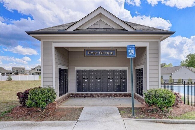 Building Photo - 4675 Silver Oak Dr SW
