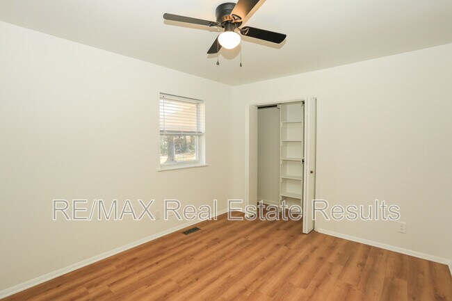 Building Photo - 2842 N Loxley Ave