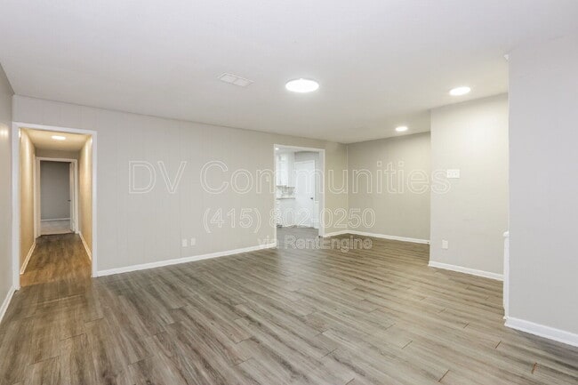 Building Photo - 2901 Creston Ave