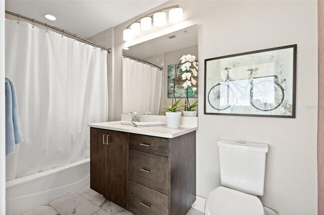 Building Photo - 176 4th Ave NE