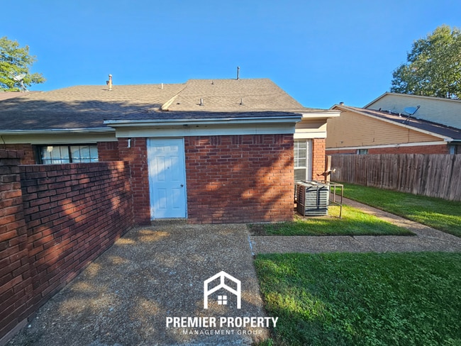 Building Photo - 3006 New London